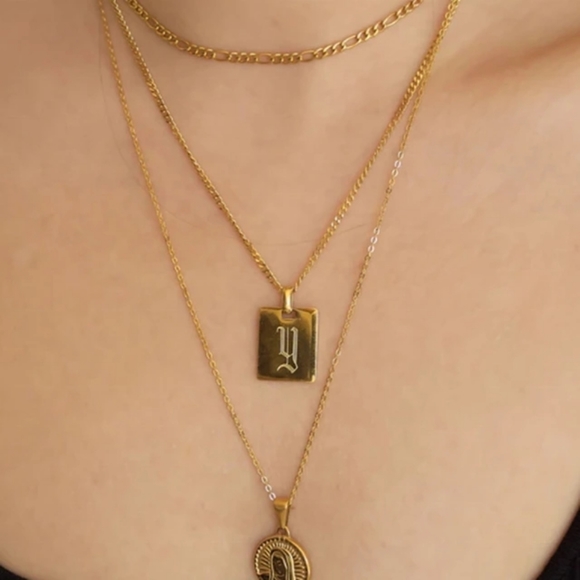 18k Gold Plated Engraved Initial Pendant Necklace - Picture 3 of 8